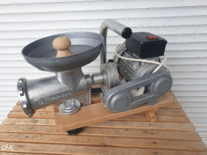 Mašina za mljevenje mesa Protok Vinkovci 22 električna