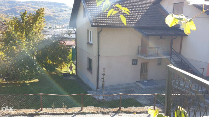 USELJIVA KUĆA S TRI SPRATA I ZEMLJIŠTE ZA NOVU IZGRADNJU