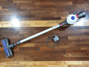 AKU Usisivač Dyson V7 SV11 stapni bežični Belo-Sivi