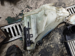 Boca vode za brisace bmw e46