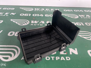 Nosac akumulatora Audi A3 (fotografija 1)