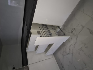 Kuhinja, ostrvo, komoda, trpezarijski sto, klub sto