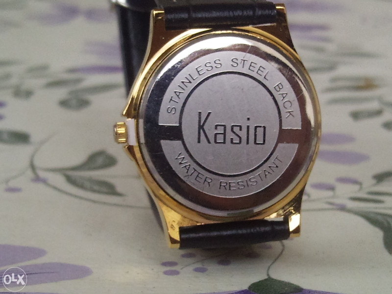SAT RUČNI POZLAĆENI "KASIO"