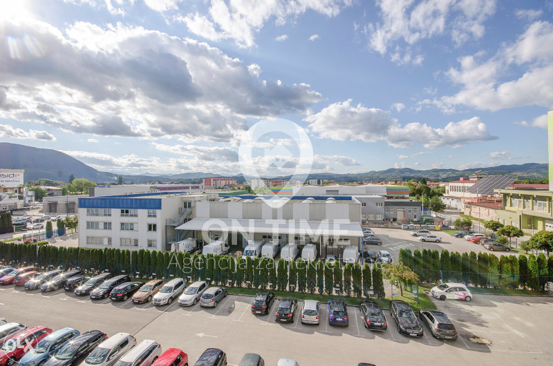 Stup / Poslovni prostor / 300 m2 / NOVOGRADNJA