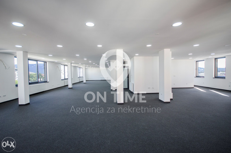 Stup / Poslovni prostor / 300 m2 / NOVOGRADNJA