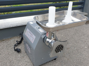 MASINA MLIN ZA MESO KOBASICE PROFESIONAL 3600W