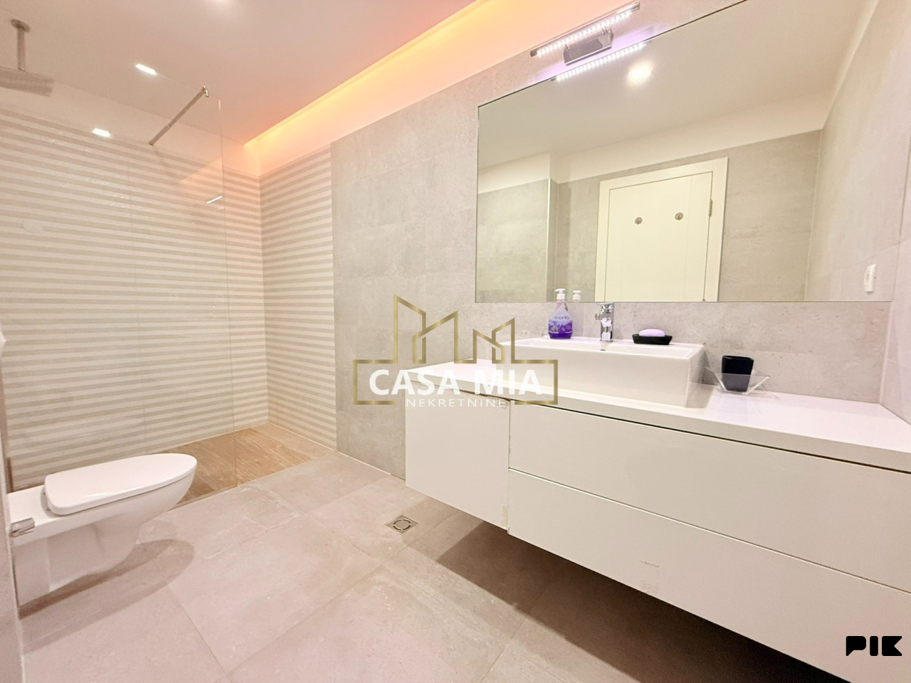 CASA MIA / Kuća sa bazenom / 262 m2 / Pejton / Ilidža 24