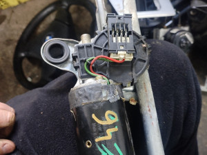 Motoric brisaca sa polugama bmw e46