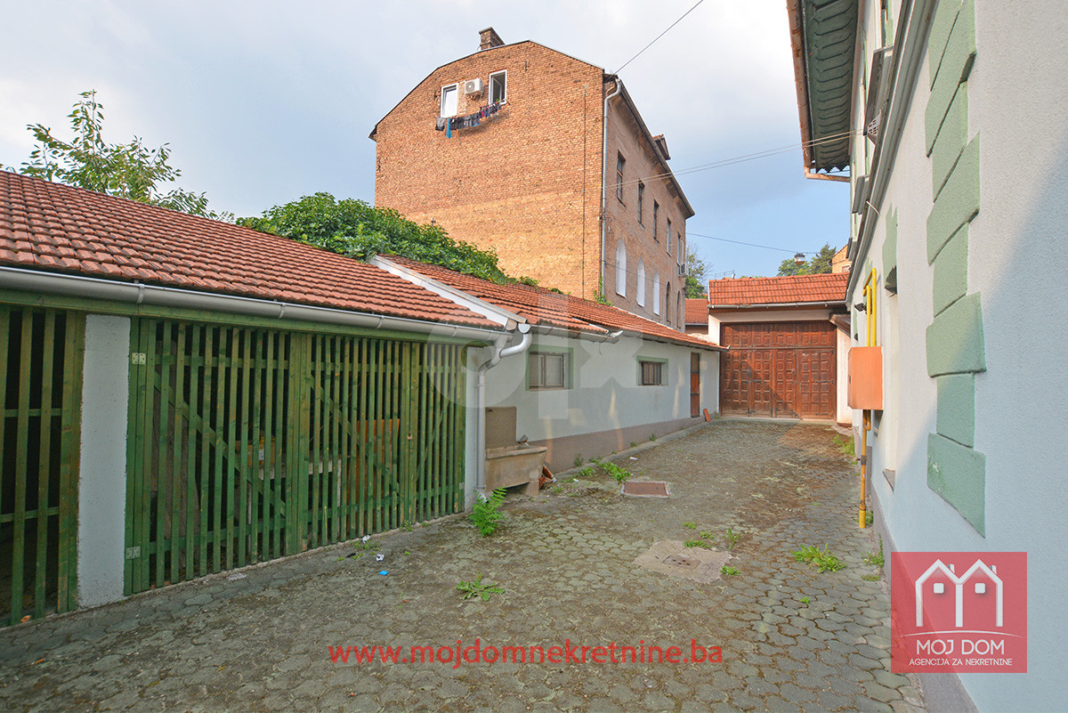 Jedinstvena vila sa dvorištem i garažama kod Vijećnice 20