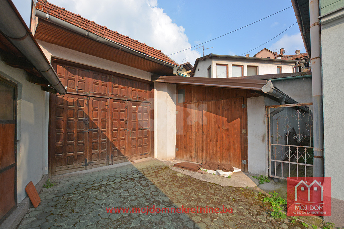 Jedinstvena vila sa dvorištem i garažama kod Vijećnice 21
