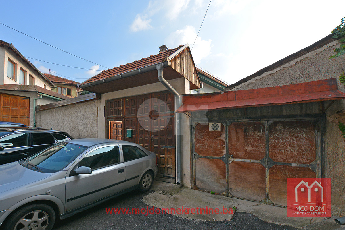 Jedinstvena vila sa dvorištem i garažama kod Vijećnice 23