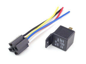 Auto relej 12V 30A 5pin sa konektorom (31118)