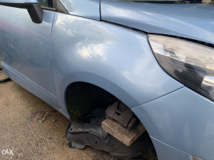 Blatobran desni Renault Scenic 2012 (fotografija 3)