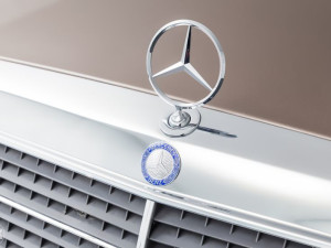 Mercedes znak hauba nišan W124 W123 W126 W201 C/E