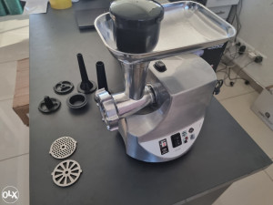 MASINA ZA MLJEVENJE MESA INDUSTRIJSKA 2500W SVICARSKA