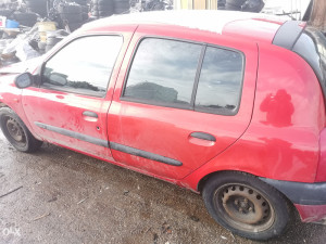 Djelovi Renault clio 14i 99g