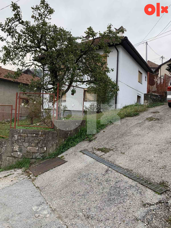 MAGLAJ KUCA NA PRODAJU DVA SPRATA USELJIVA 4