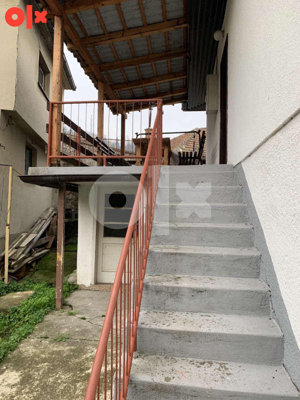 MAGLAJ KUCA NA PRODAJU DVA SPRATA USELJIVA 13