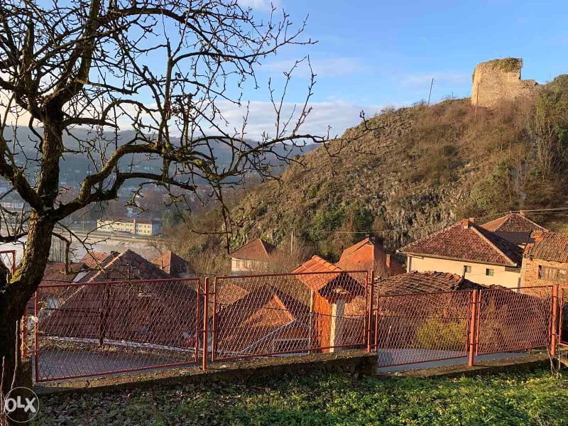 MAGLAJ KUCA NA PRODAJU DVA SPRATA USELJIVA 2