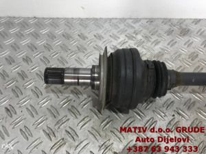 Poluosovina ZADNJA DESNA Mercedes CLS w218 250 CDI 2013