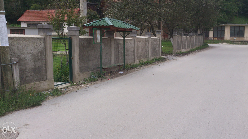 Hadzici ! Dvije kuce sa posl.prostorom uz pl.potok 11