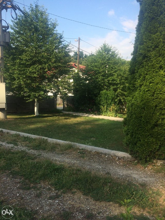 Hadzici ! Dvije kuce sa posl.prostorom uz pl.potok 17