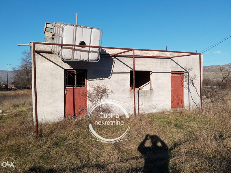Hodbina, zemljište i prizemni objekat 8