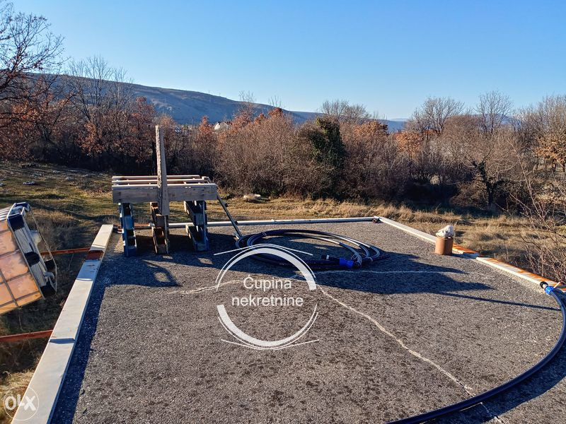 Hodbina, zemljište i prizemni objekat 5