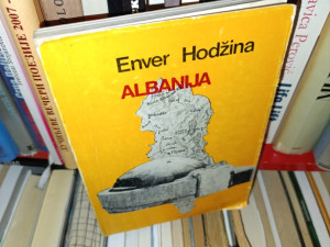Enver Hodžina Albanija (ogp)