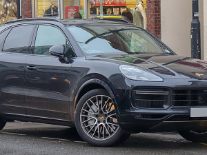 Šoferšajba PORSCHE CAYENNE Auto stakla Pit-Box Tuzla