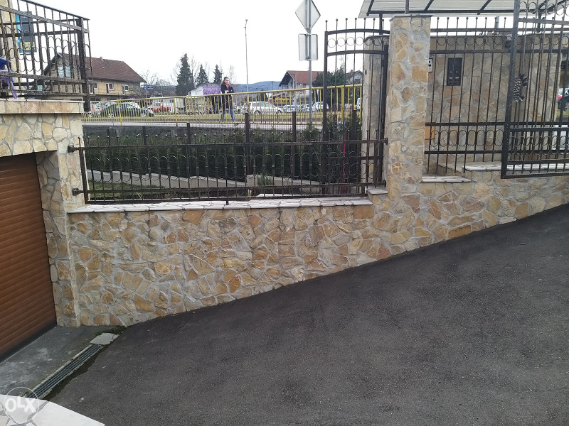 Stambeno-poslovni kompleks na prodaju - cca 250 m2 30
