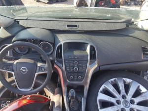Opel Astra J 2010-dijelovi limarije i mehanike