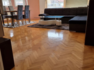 Izdajem trosoban nov stan u strogom centru Bijeljine