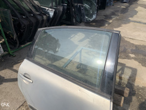 Staklo prozor zadnja desna vrata limuzina Volkswagen Passat 5
