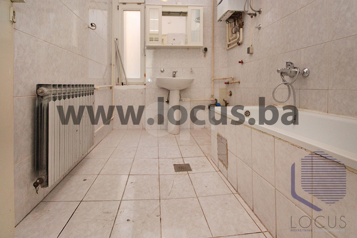 LOCUS prodaje: Četverosoban stan u centru grada, Centar 13