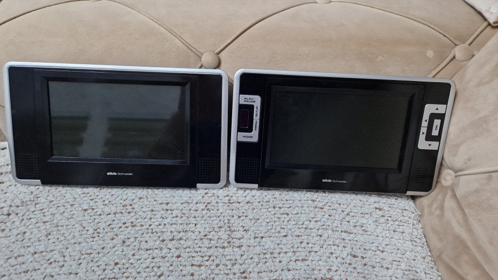 Auto dvd player za djecu 2 komada tv za auto dječiji cd CD/DVD/MC/Radio player OLX.ba