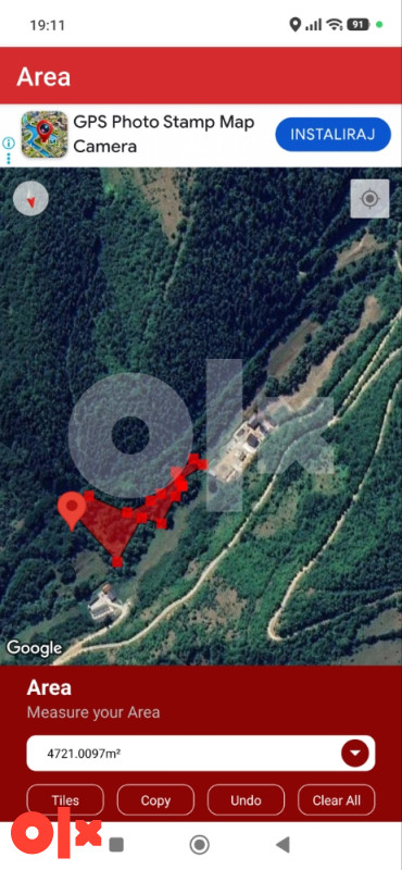 Zemljište i porušena kuća uz rijeku