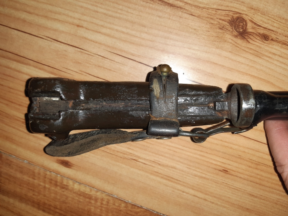 VOJNI BAJONET POLOVNO-ČITAJ DETALJAN OPIS -