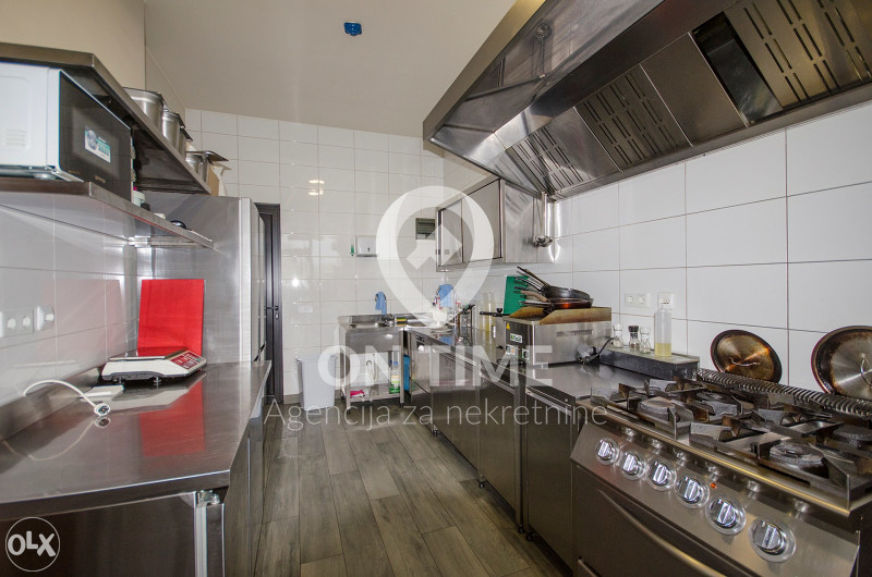 Bulevar / Poslovni prostor / 80 m2 / NAMJEŠTEN 2