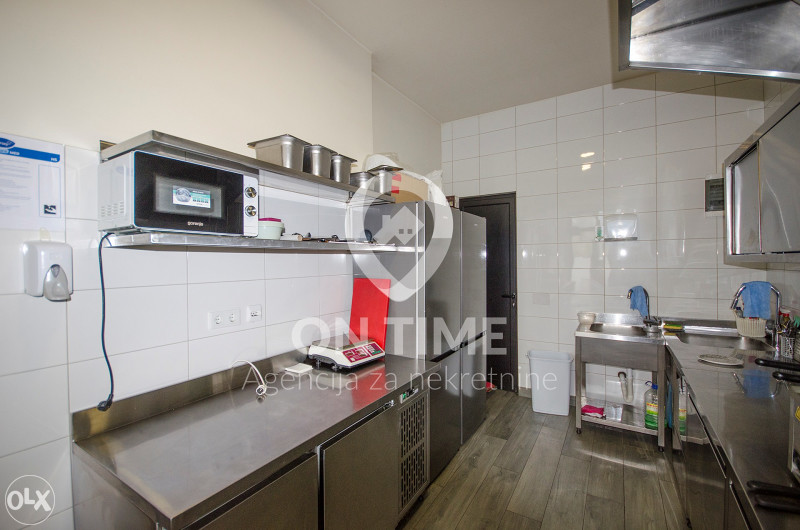 Bulevar / Poslovni prostor / 80 m2 / NAMJEŠTEN 3