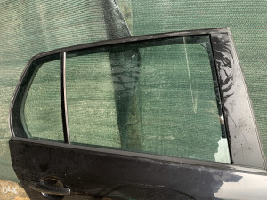 Staklo zadnja desna vrata Volkswagen Golf 5 (fotografija 3)