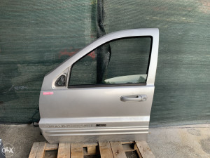 Vrata lijeva staklo Jeep Grand Cherokee 2004 (fotografija 3)