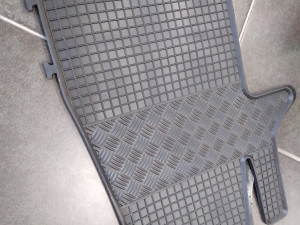 PATOSNICE PODMETAČI GUMENI VW T5 03- T6 15- TRANSPORTER