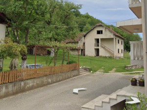 Kuca na prodaju i dvet duluma zemlje