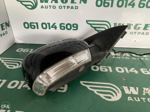 Retrovizor desni Volkswagen Touareg 2006 (fotografija 3)