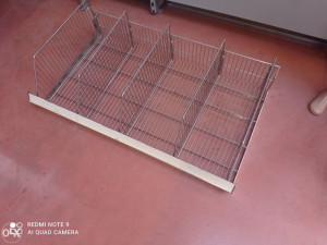 Metalna korpa za police