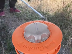 Samouvlaceca glava za trimer