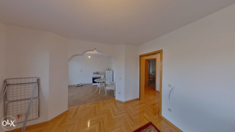 Novonapravljena kuća sa 3 sprata i 1000m2 zemlje Osik 10