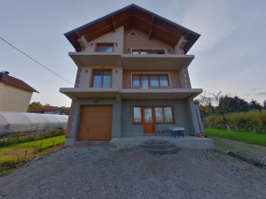 Novonapravljena kuća sa 3 sprata i 1000m2 zemlje Osik
