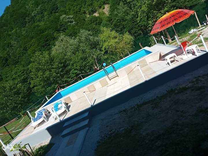 Vikendica sa bazenom u Lohovu, Bihać 3